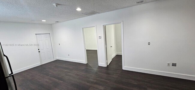 Foto del edificio - 11700 SW 220th St