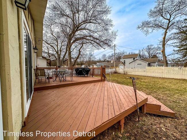 Building Photo - 4 br, 2 bath House - 8244 W Q Ave