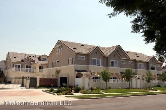 Primary Photo - 5800-5850 Burnham Ave
