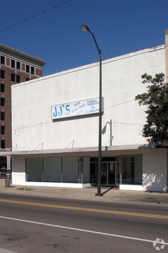 Primary Photo - Baker Building Apartments