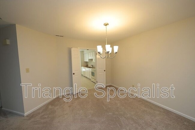 Building Photo - 112 Mossbark Ln