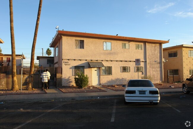Building Photo - 2209 Sunrise Ave
