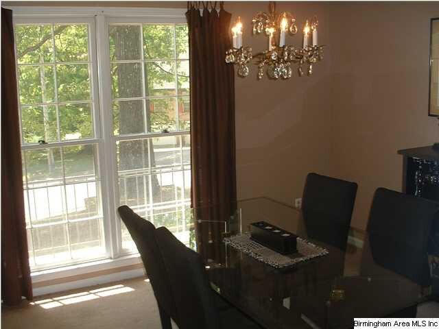 Foto del edificio - 512 17th Ave NW
