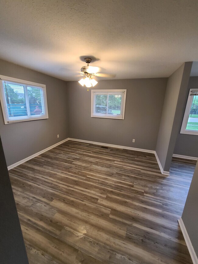 Building Photo - 1202 Ellis Dr