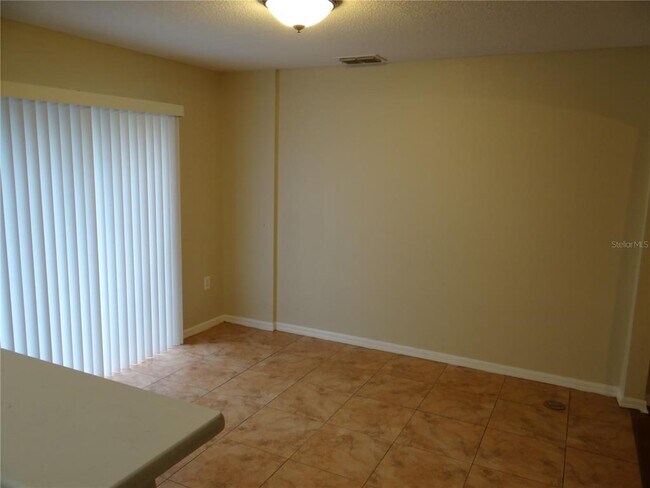Foto del edificio - 4651 Ashburn Square Dr
