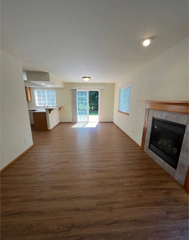 Foto del edificio - 3708 Tree Farm Ln