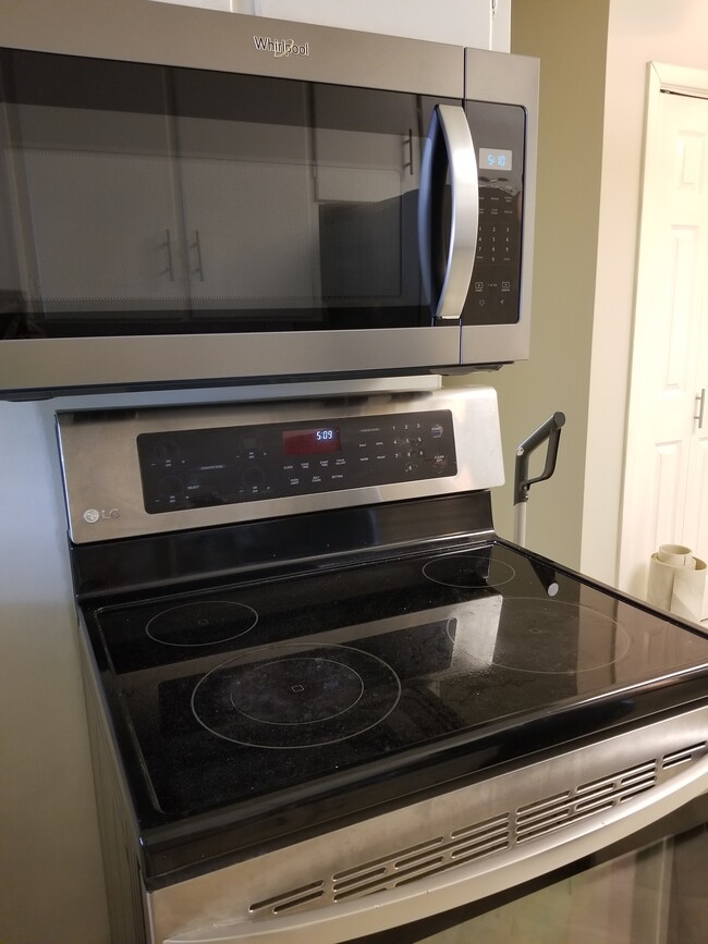 Stainless appliances - 3020 S 40th St