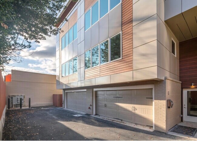 Building Photo - 1212 E Susquehanna Ave