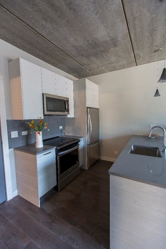 Building Photo - 1 bedroom in Chicago IL 60625