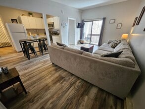 Building Photo - 9 Treetop Cir