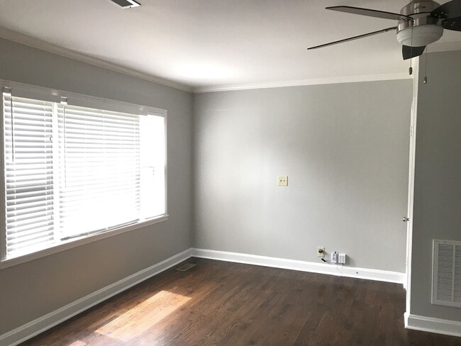 Foto del edificio - 3-Bedroom 2-Bath Home in Prime West Nashvi...