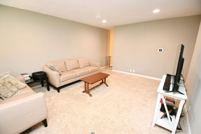 Building Photo - Updated ranch style home for rent in South Bend Indiana