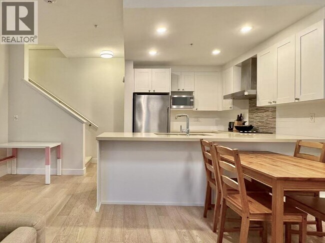 Building Photo - 3231 Noel Dr