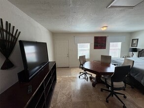 Building Photo - 6722 Underhill St