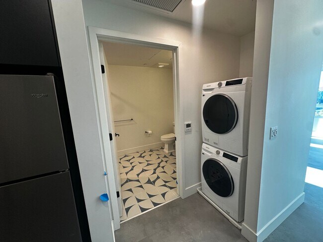 Building Photo - Welcome to Bradley 43