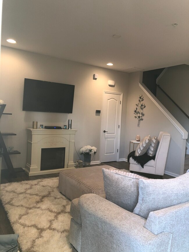 Building Photo - 307 Waterside Dr