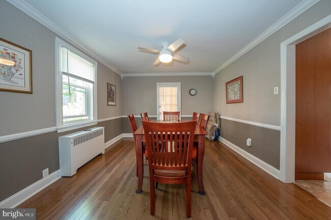 Building Photo - 452 Rock Glen Dr