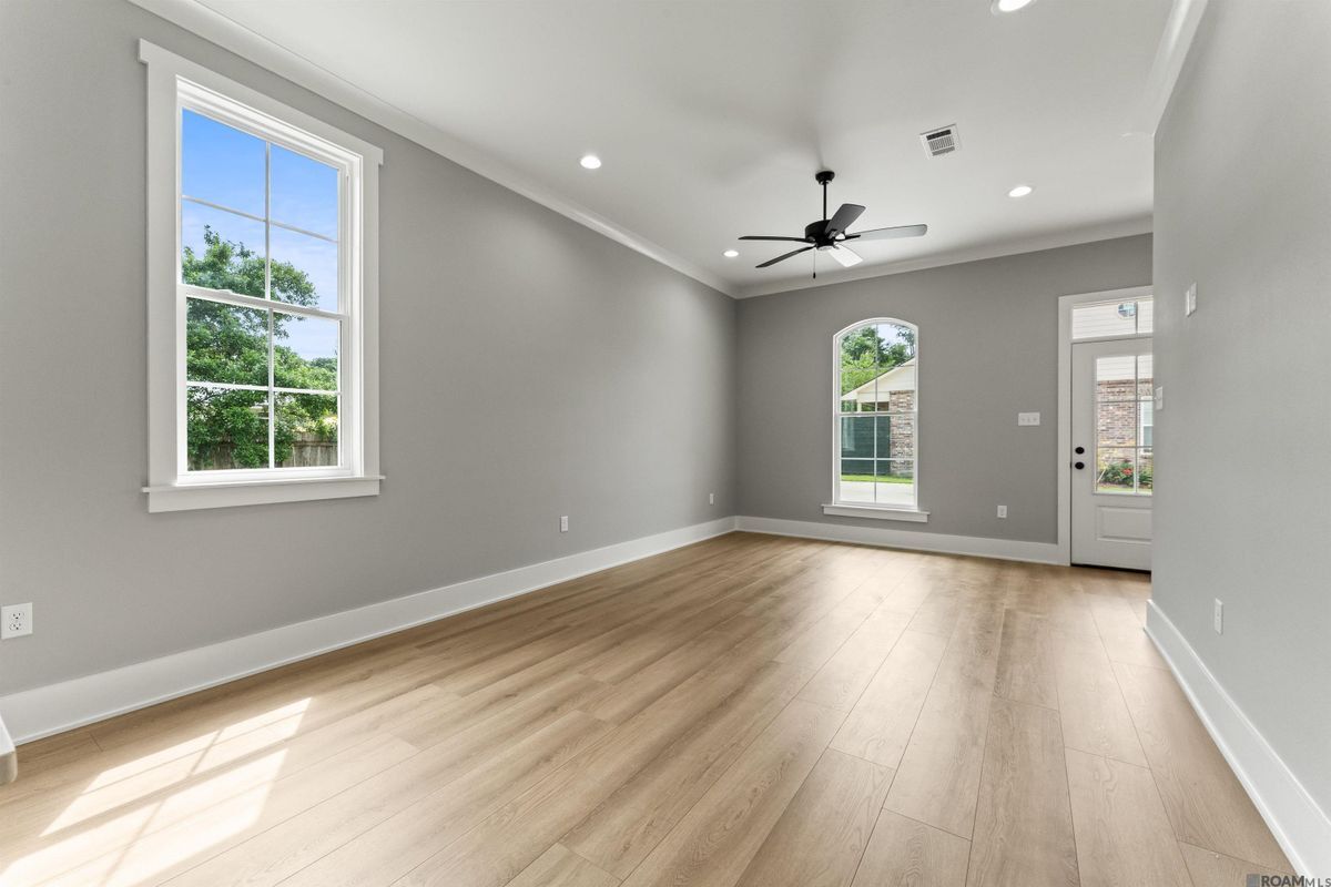 Foto del edificio - 5733 Dominican Ln