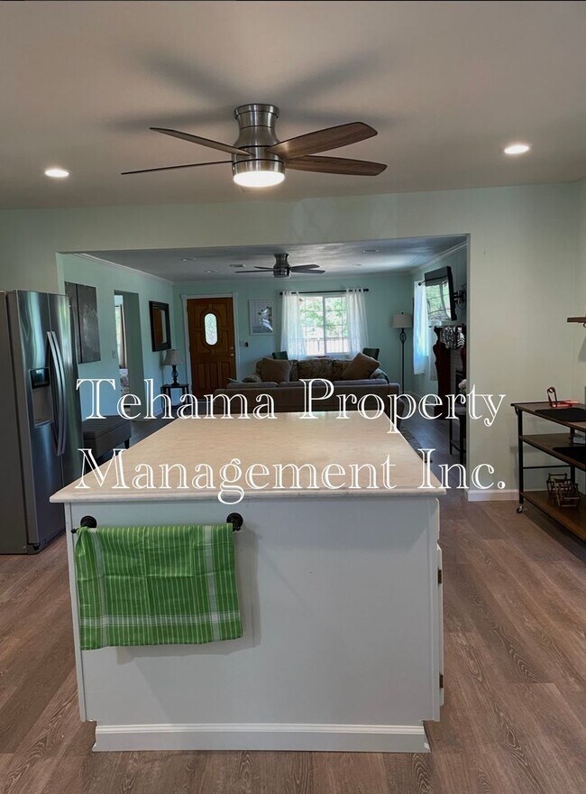 Foto del edificio - 2 bed 2 bathroom home in the El Camino/Gerber Area Available Unfurnished or Furnished