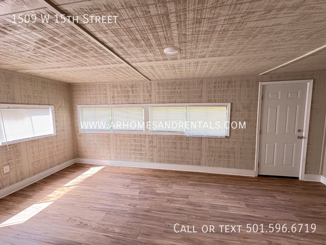 Building Photo - 1509 W 15th St