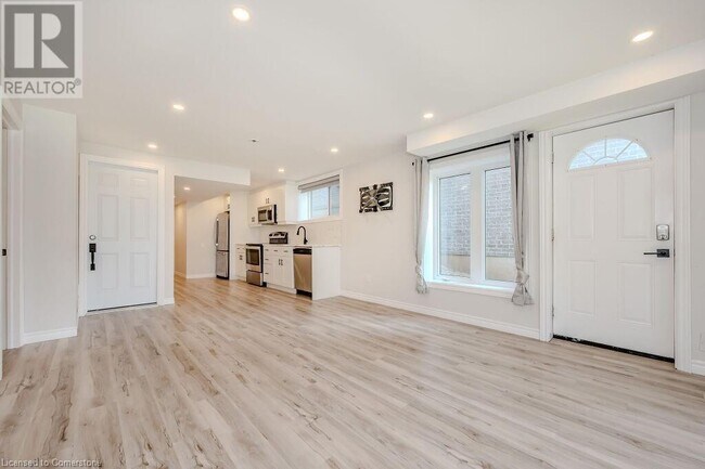 Building Photo - 277 Dewdrop Cres