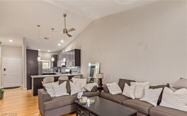 Foto del edificio - 2840 Blue Bonnet Dr