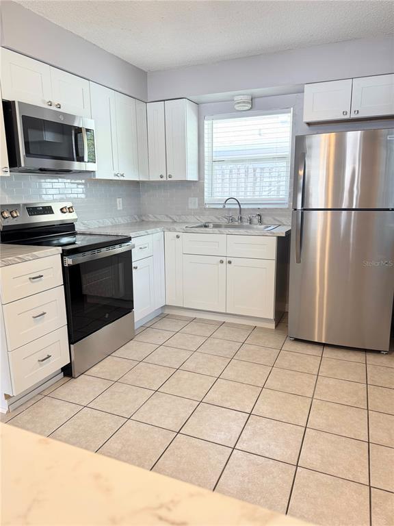 Building Photo - 813 Lake Palms Dr