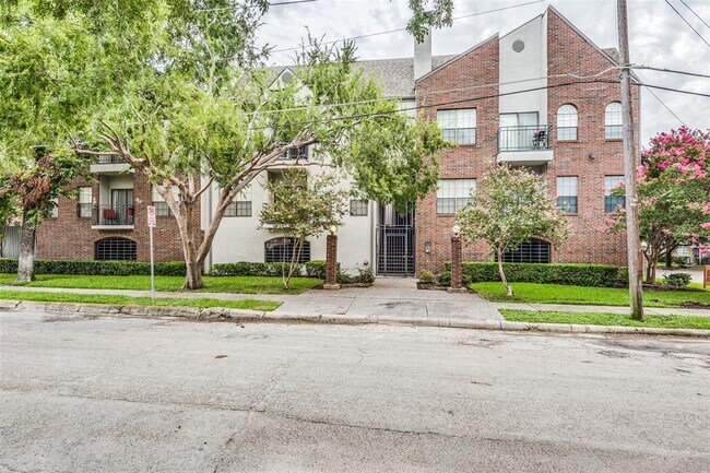 Building Photo - 6003 Oram St