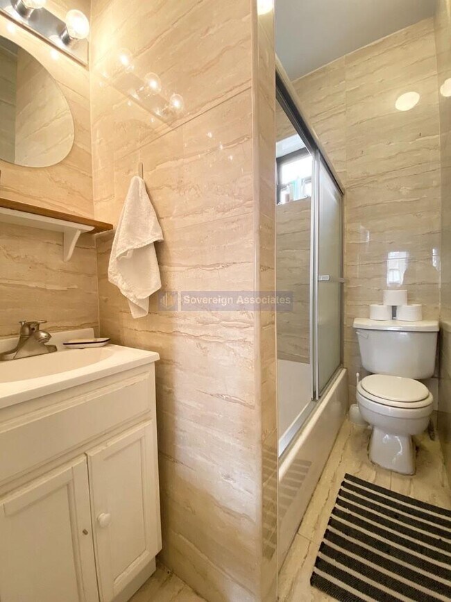 Foto del edificio - 165 Pinehurst Avenue