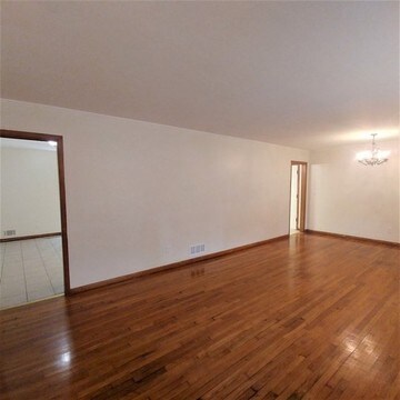 Building Photo - 3961 Lindsey Dr