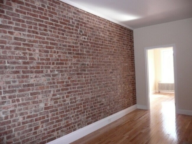 Foto del edificio - 152 New York Ave