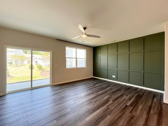 Foto del edificio - **OFFERING $50 RENT DISCOUNT FOR FIRST 6 MONTHS, REFUNDABLE APPLICATION FEES & $150 MOVE IN PROMO...