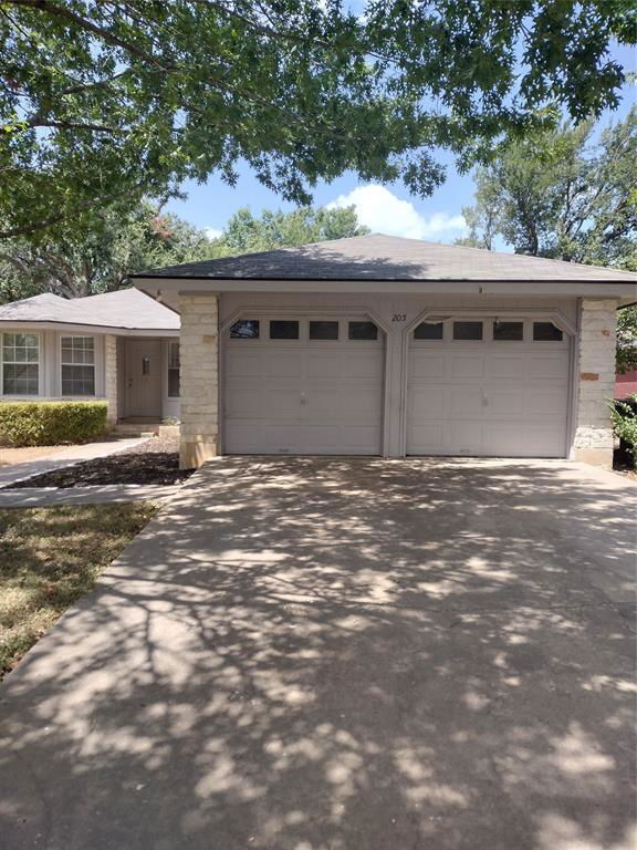 Primary Photo - 205 Pin Oak Dr
