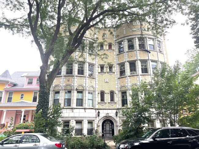 Foto del edificio - 1527 W Pratt Blvd
