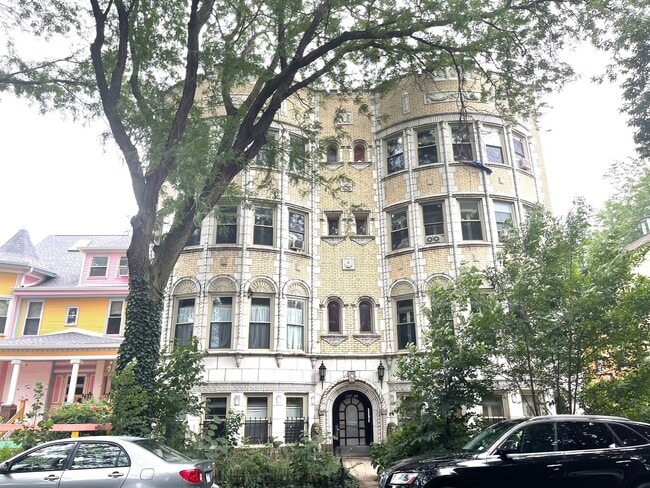 Building Photo - 1527 W Pratt Blvd