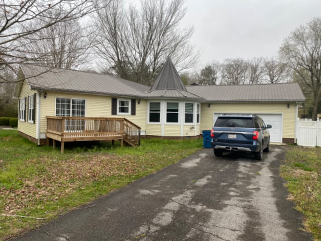 Building Photo - 391 Mortons Lake Rd