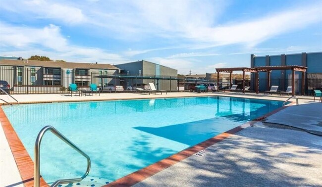 Foto del edificio - 4411 Gardendale Rd
