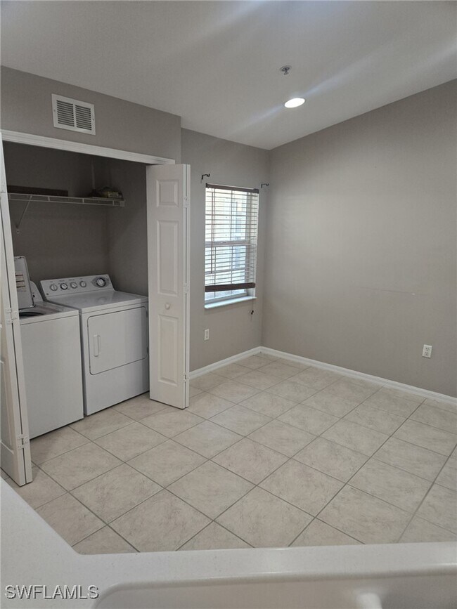 Foto del edificio - 10344 Whispering Palms Dr