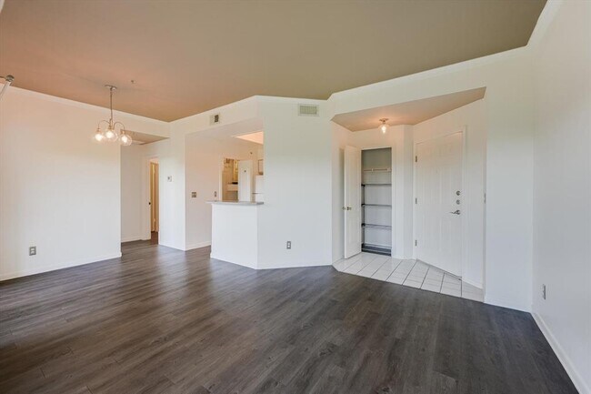 Foto del edificio - 6000 Shepherd Mountain Cove