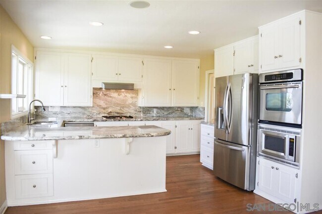 Building Photo - 7851 Hillside Dr