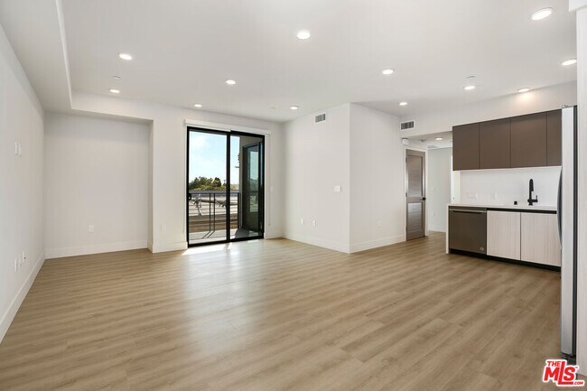 Foto del edificio - 3675 Dunn Dr