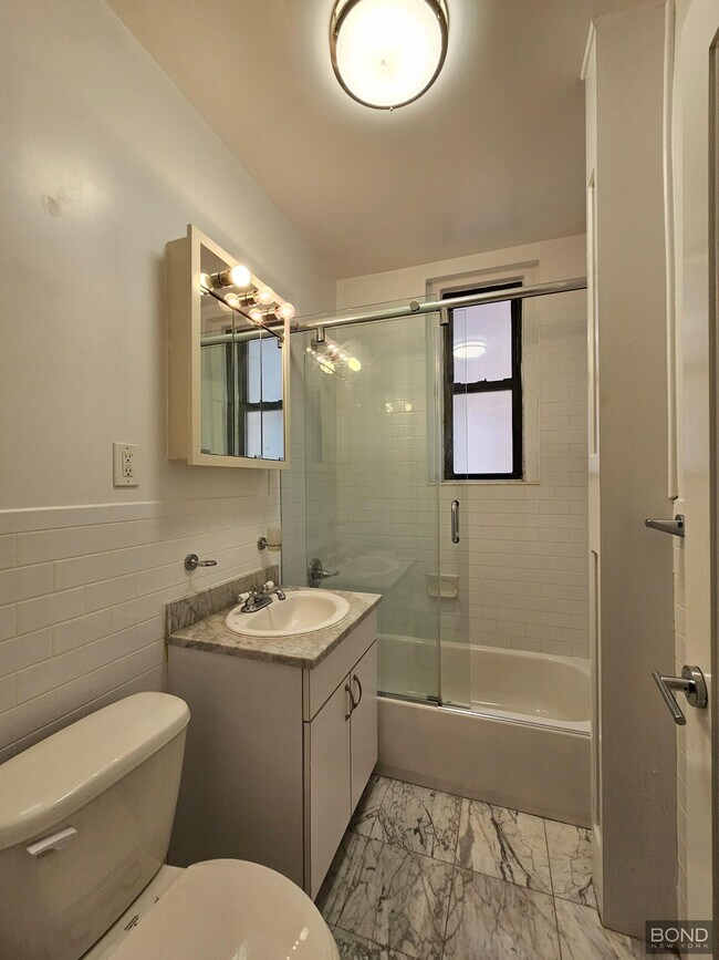 Foto del edificio - 206 W 104th St