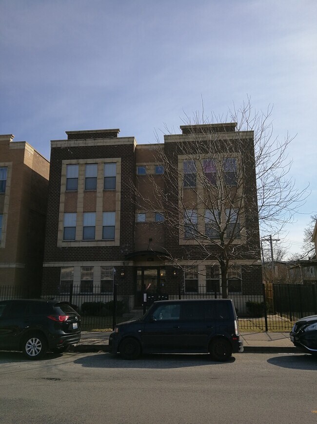 Foto del edificio - 5911 W Corcoran Pl