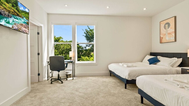 Building Photo - 1733 N Fitzhugh Ave