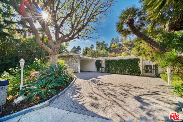 Primary Photo - 1101 Loma Vista Dr