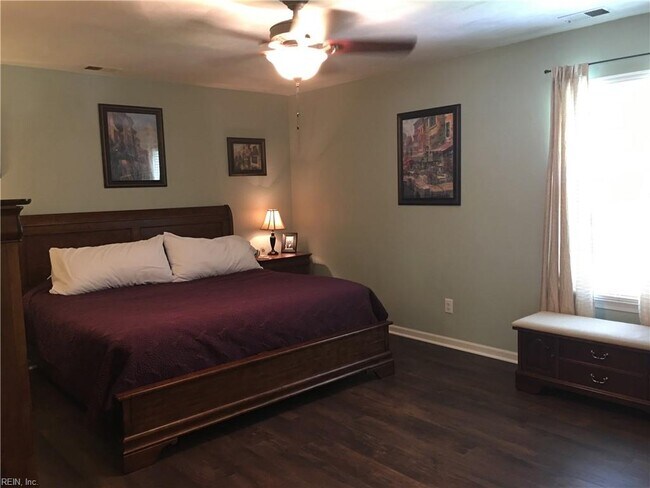 Building Photo - 1713 Emerald Sea Dr