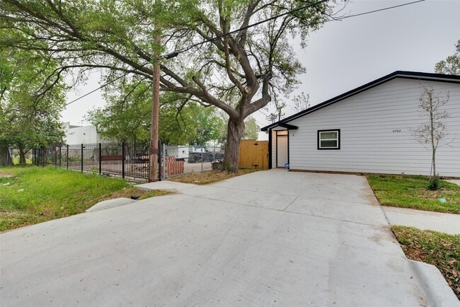 Building Photo - 2702 Reid St