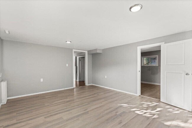 Building Photo - 10113 Manor Dr
