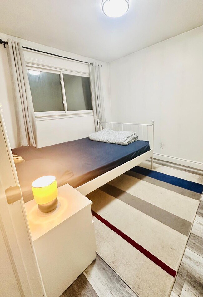 Photo du bâtiment - 3 BED - 1 BATH - HAMILTON - MAIN UNIT