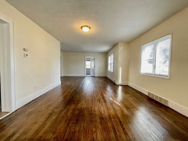Building Photo - Three Bedroom Home in Muskegon